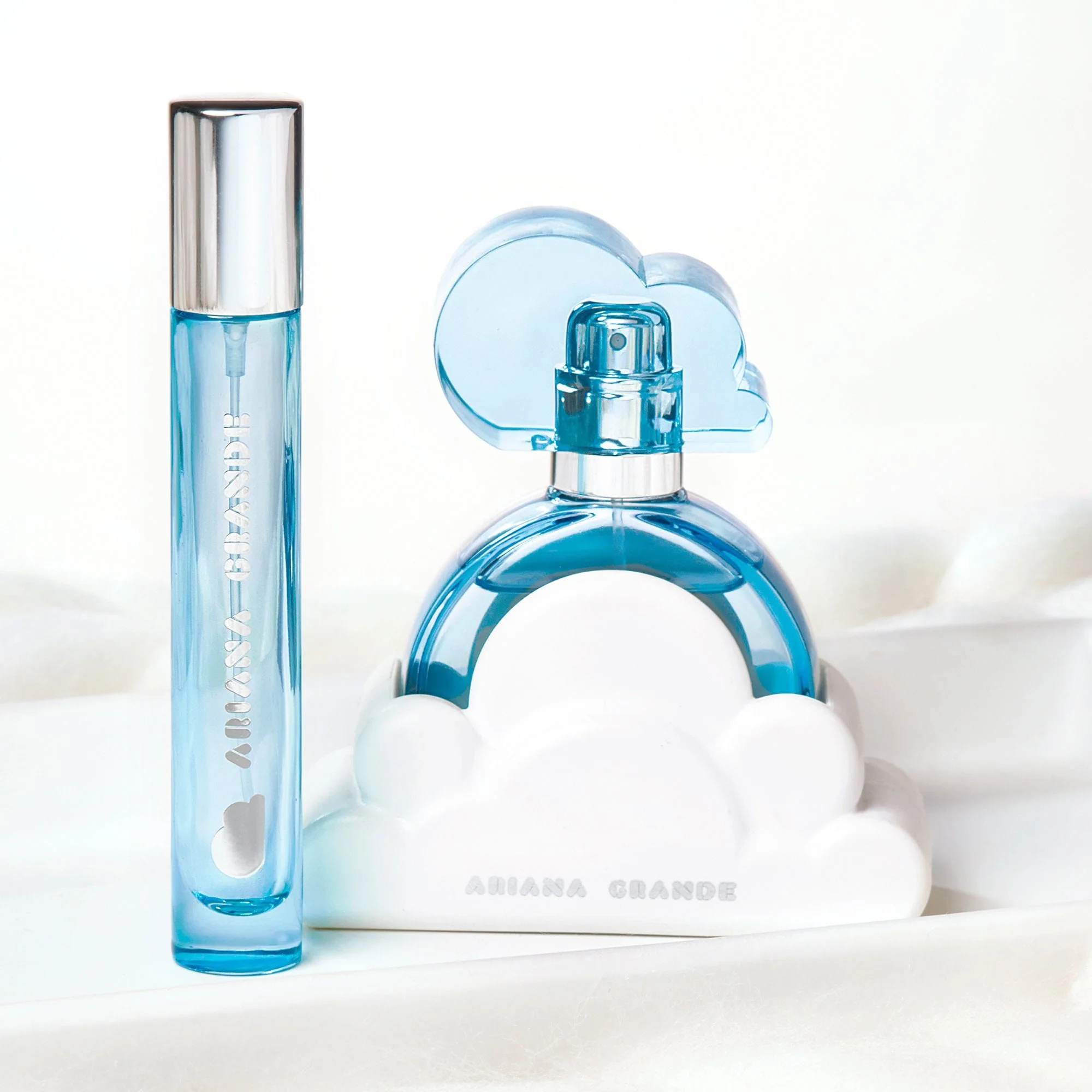 Ariana Grande Cloud Eau De Parfum 30ml & Spray Pen 10ml Gift Set - Image 2