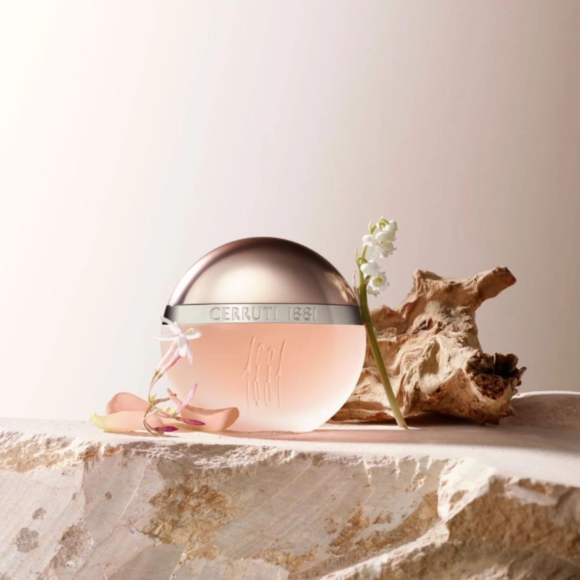 Cerruti 1881 Femme Eau de Toilette 50ml Spray - Image 3
