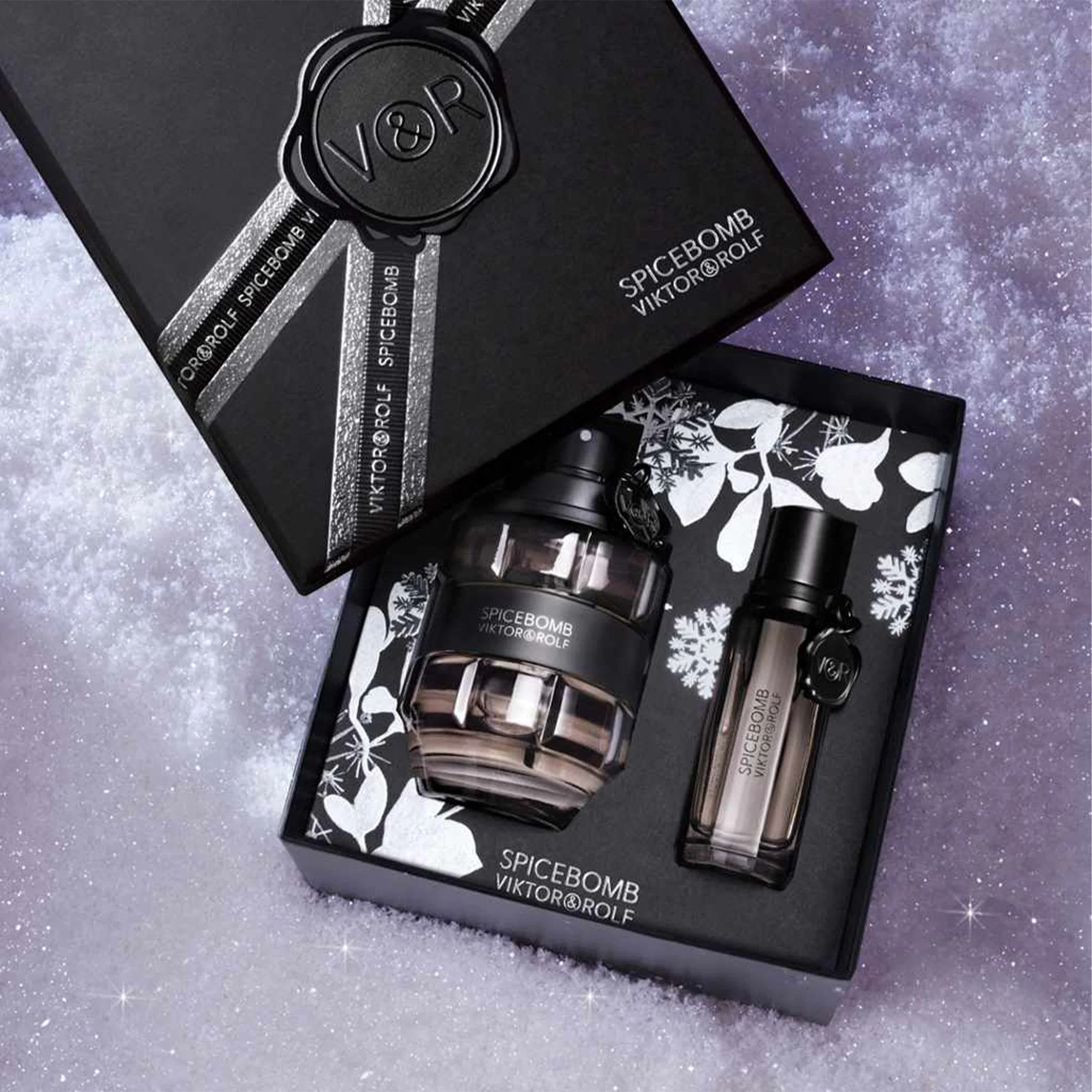 Viktor & Rolf Spicebomb Eau De Toilette 90ml & Travel Spray 20ml Gift Set - Image 2